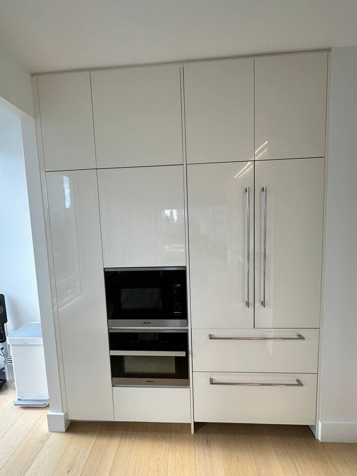 Refrigerator, freezer, oven, microwave and pantry space