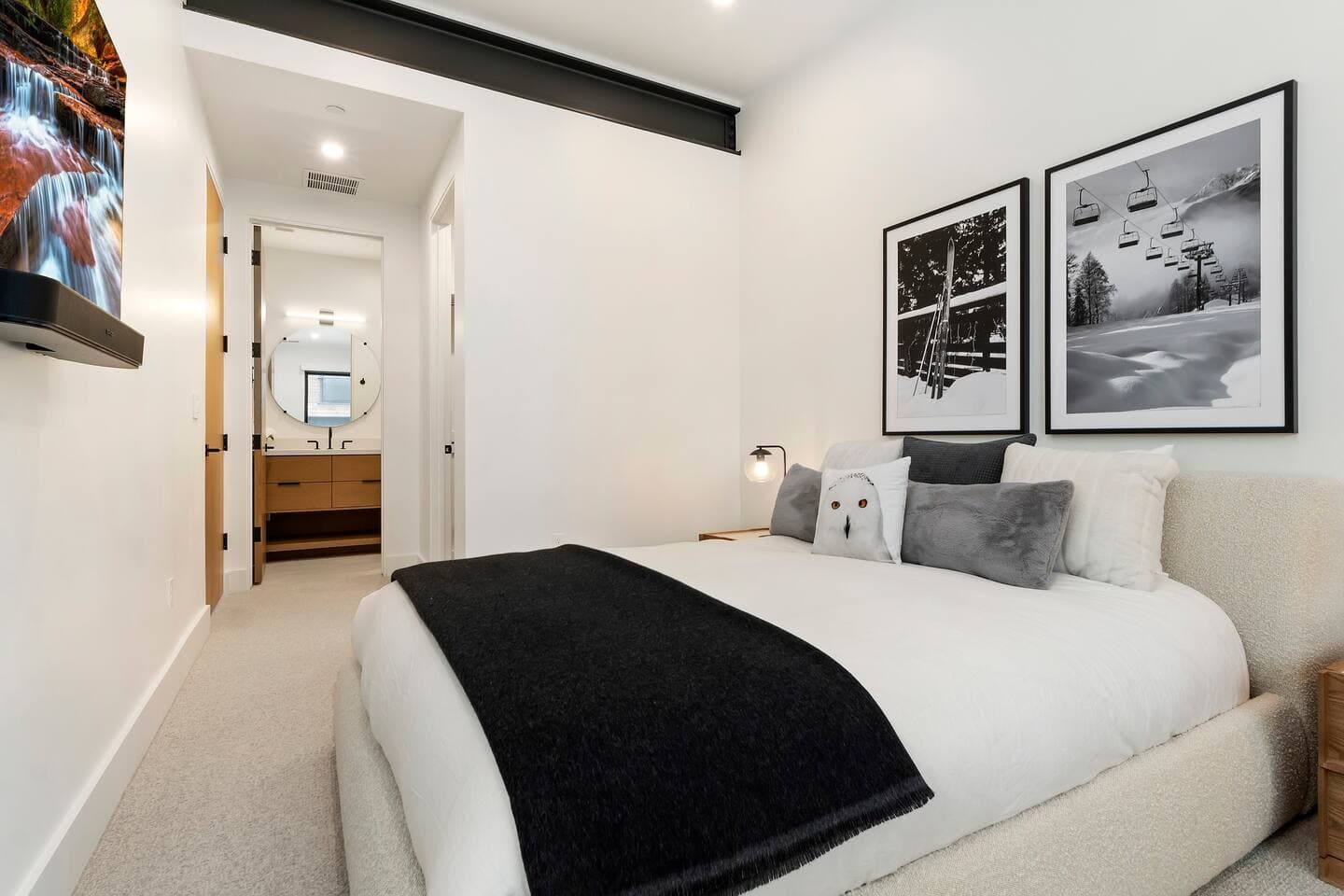 Ensuite located on 3rd Floor; attached bathroom, queen size bed, walk in closet.